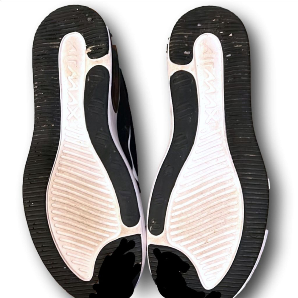 NIKE Women's Black Athletic Shoes - Picture 3 of 3